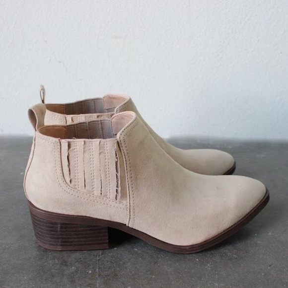 Cream Distressed Pull On Chelsea Ankle Booties - Picture 3 of 8